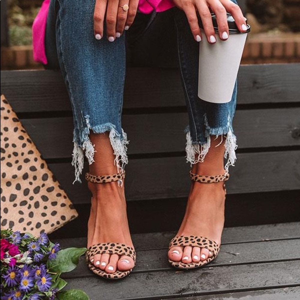 LAST FEW😍 leopard print block heels low - Picture 7 of 8